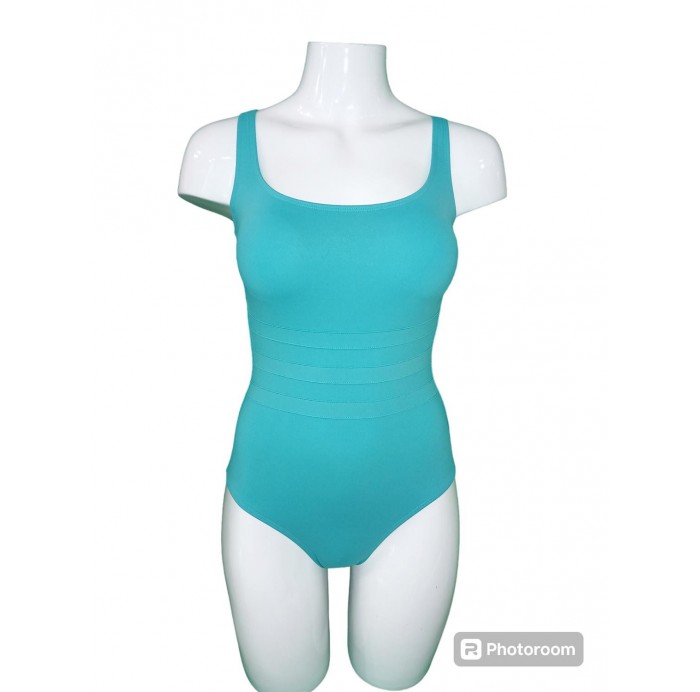 Bañador
- Escote redondeado
- Bandas...