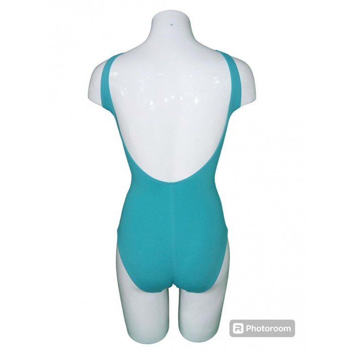 Bañador
- Escote redondeado
- Bandas...