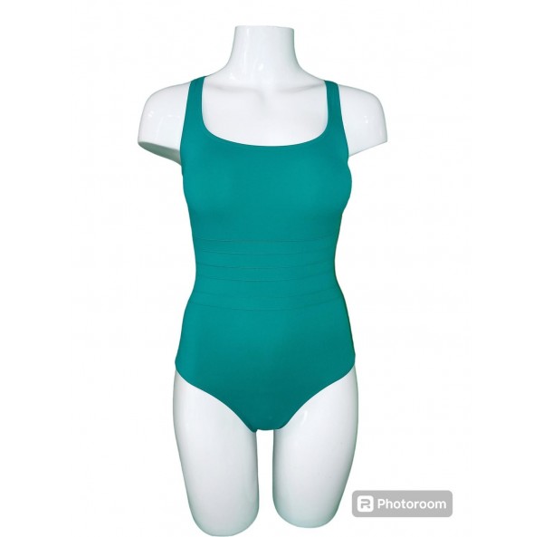 Bañador
- Escote...