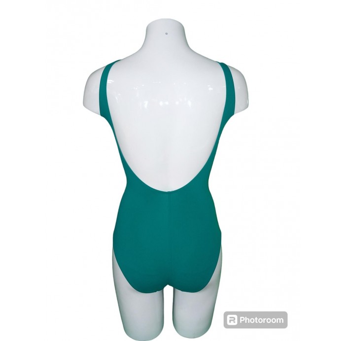 Bañador
- Escote redondeado
- Bandas...