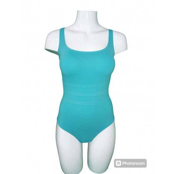 Bañador
- Escote...