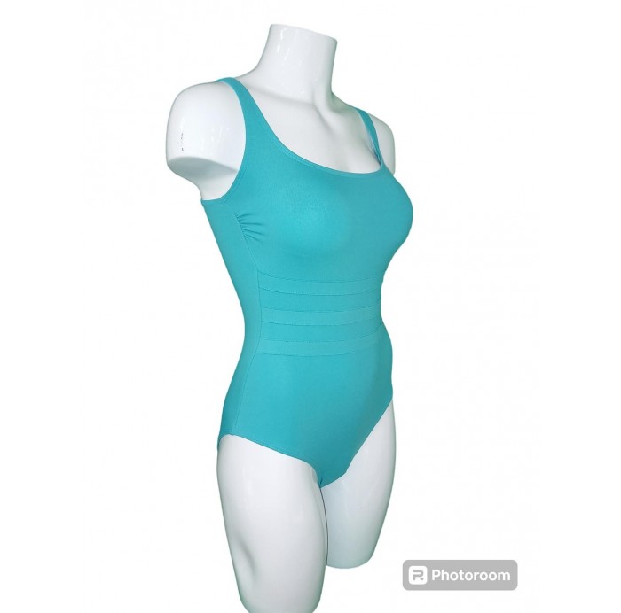 Bañador
- Escote redondeado
- Bandas...