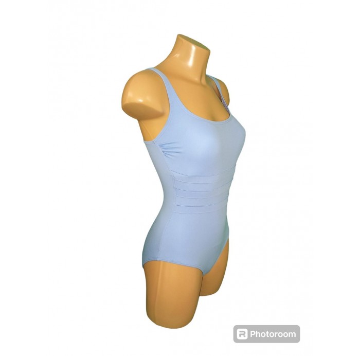 Bañador
- Escote redondeado
- Bandas...