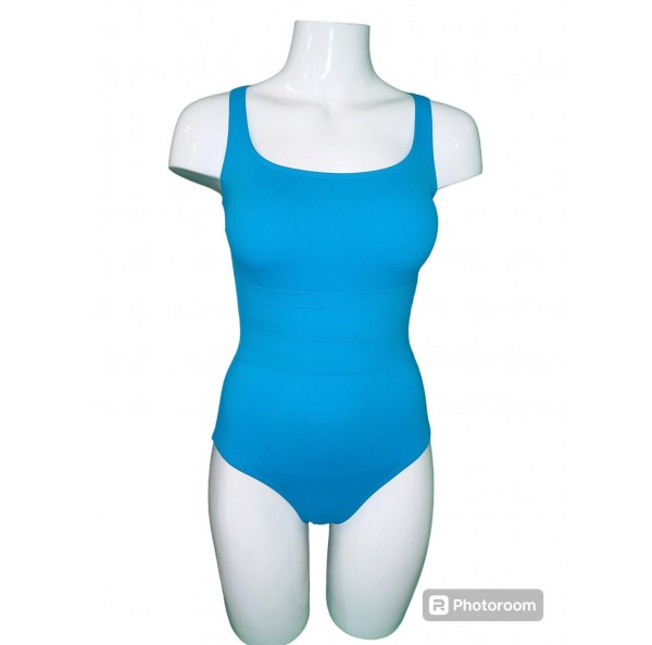 Bañador
- Escote...