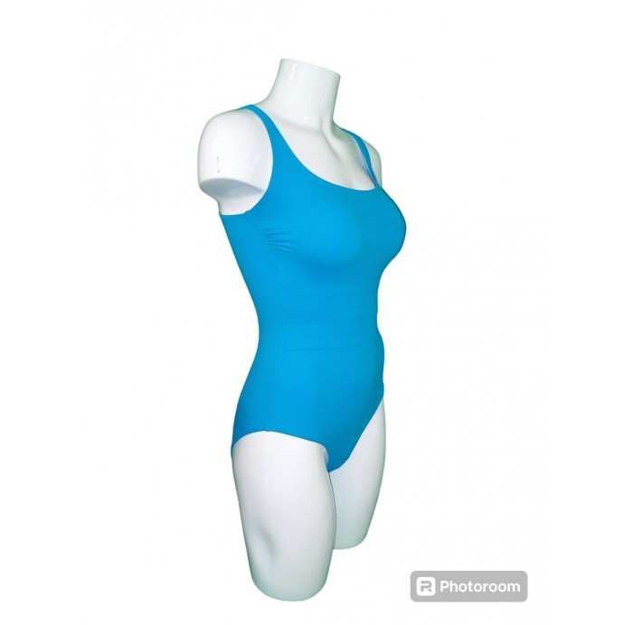 Bañador
- Escote redondeado
- Bandas...