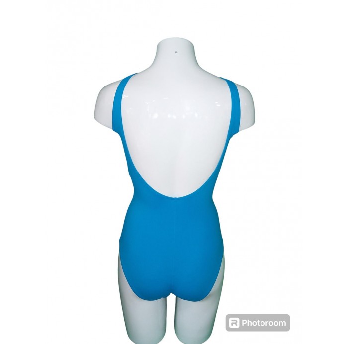 Bañador
- Escote redondeado
- Bandas...