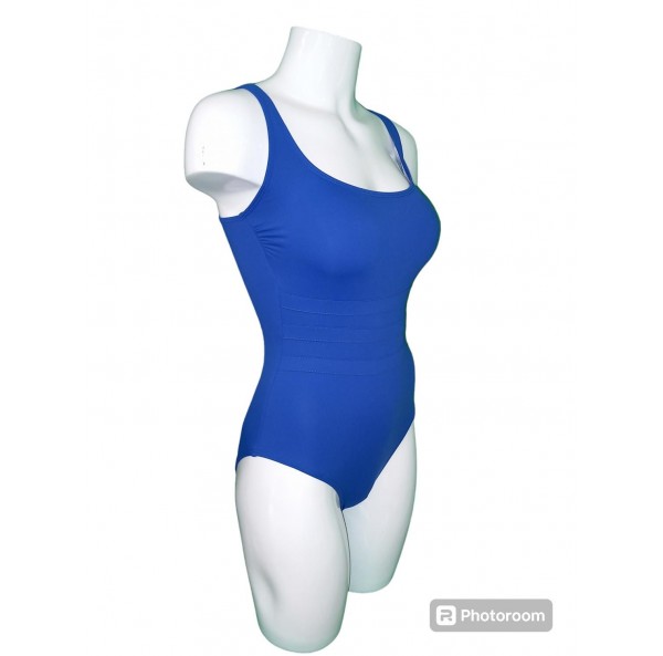 Bañador
- Escote... 2