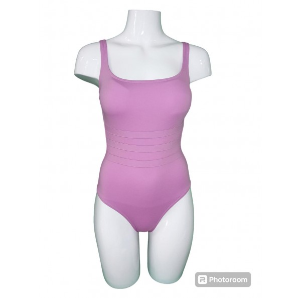 Bañador
- Escote...