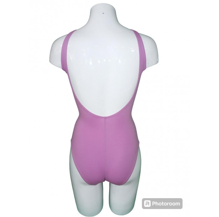 Bañador
- Escote redondeado
- Bandas...