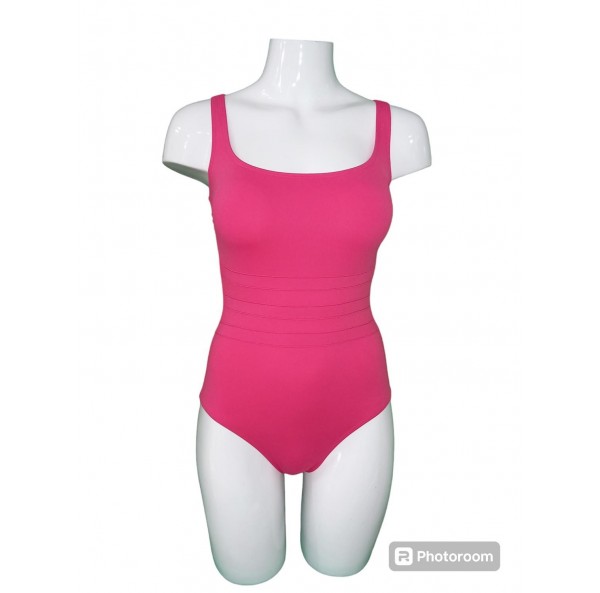 Bañador
- Escote...