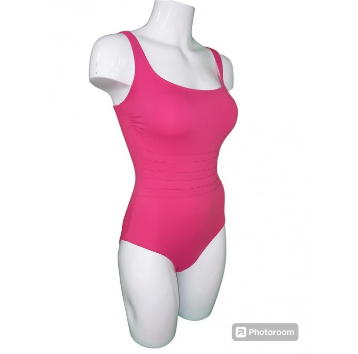 Bañador
- Escote redondeado
- Bandas...