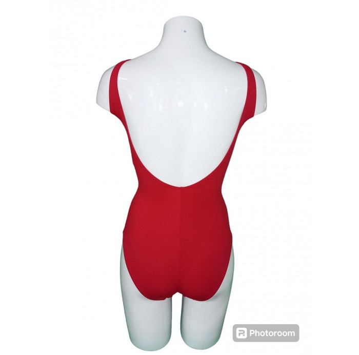 Bañador
- Escote redondeado
- Bandas...