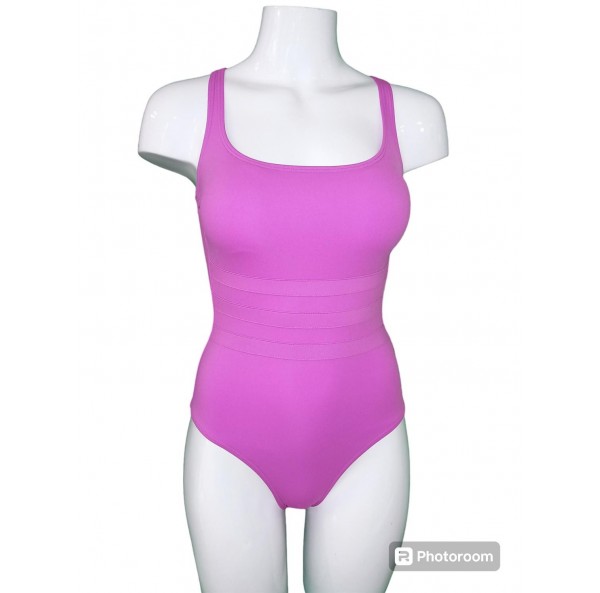 Bañador
- Escote...