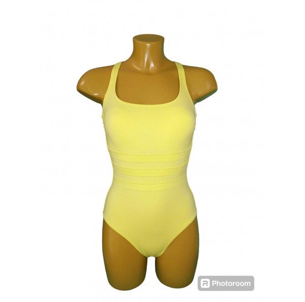 Bañador
- Escote...