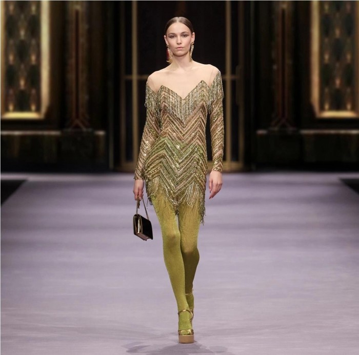 Minivestido de tul con lentejuelas... Minivestido de tul con lentejuelas...