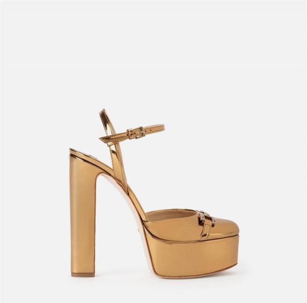 Platform sandal in metallic...